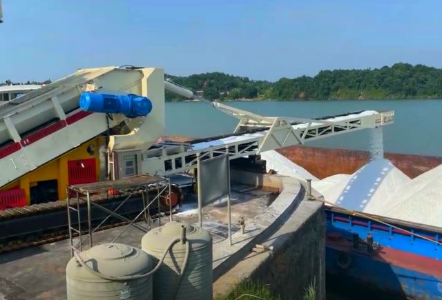 KTU-T系列履带移动式地表给料机-卡车卸料机