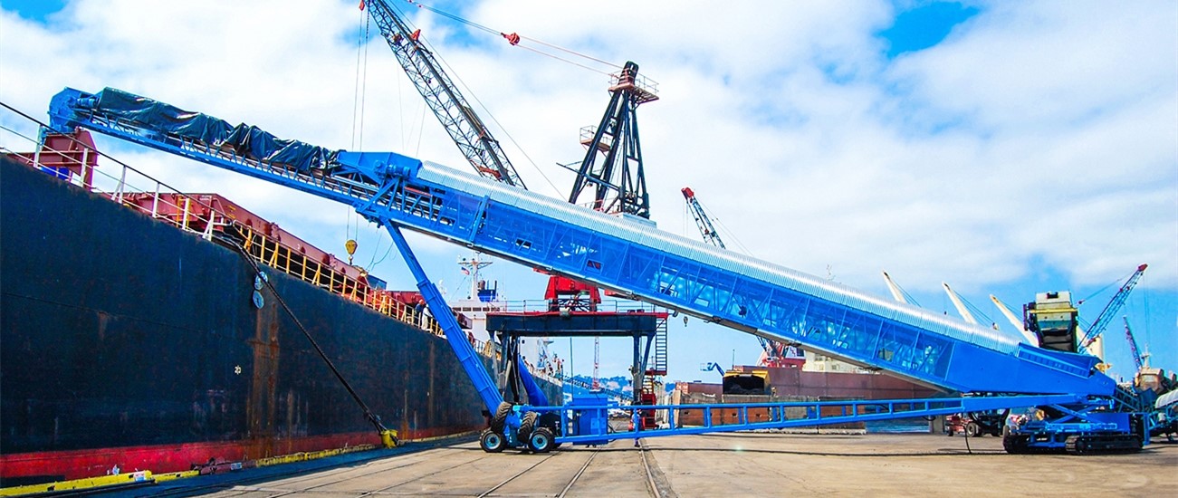 履带移动式装船机