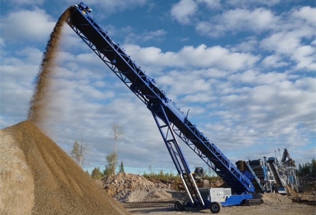 KTB-R系列履带移动径向转动式堆料机